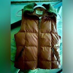 Ugg Puffer Down Vest Shearling Removable Collar zipper Pockets SZ Small EUC